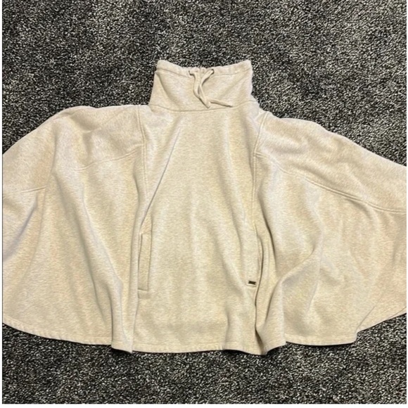 UGG Australia Beige Cozy Cotton Blend Fleece Cape Poncho Wrap Jacket Women’s M/L